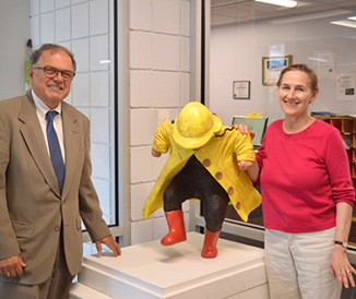 Dr. William J. Murabito with Susan Geissler '74 at the dedication of her sculpture, "Puddle Jumper".