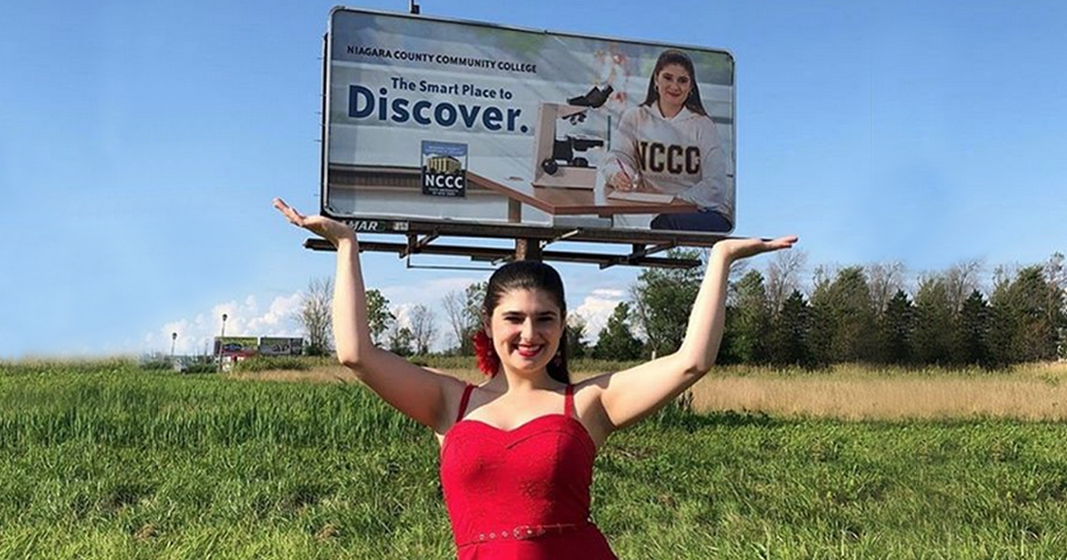 Emily Welch Ruth ’19 poses with billboard